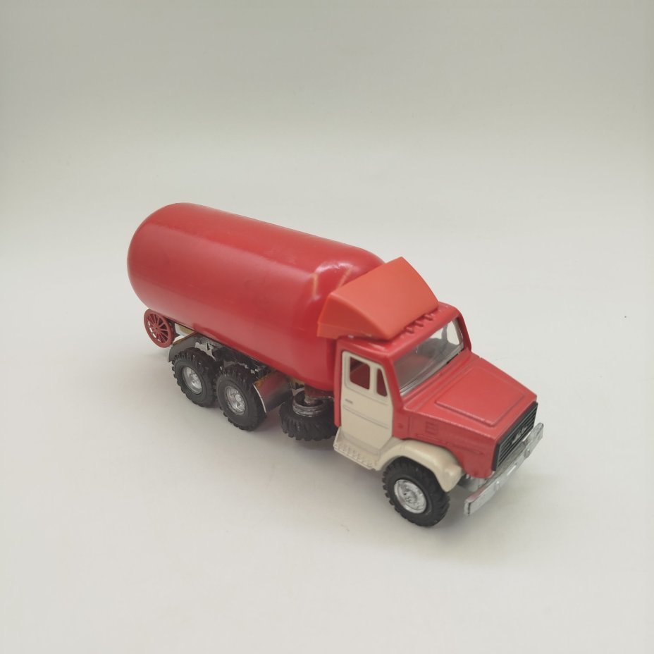 Модель автомобиля ЗИЛ, масштаб 1/43, пластик, металл, СССР, 1980-1990 гг.