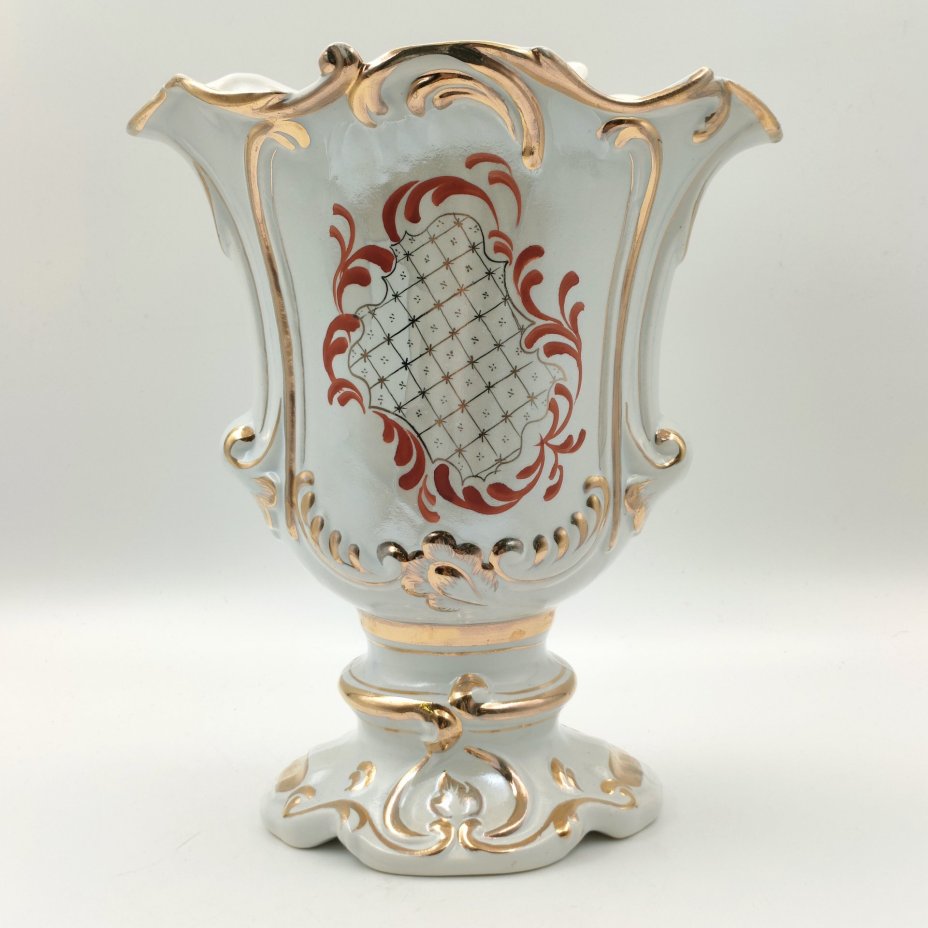 Ваза интерьерная с цветочным декором