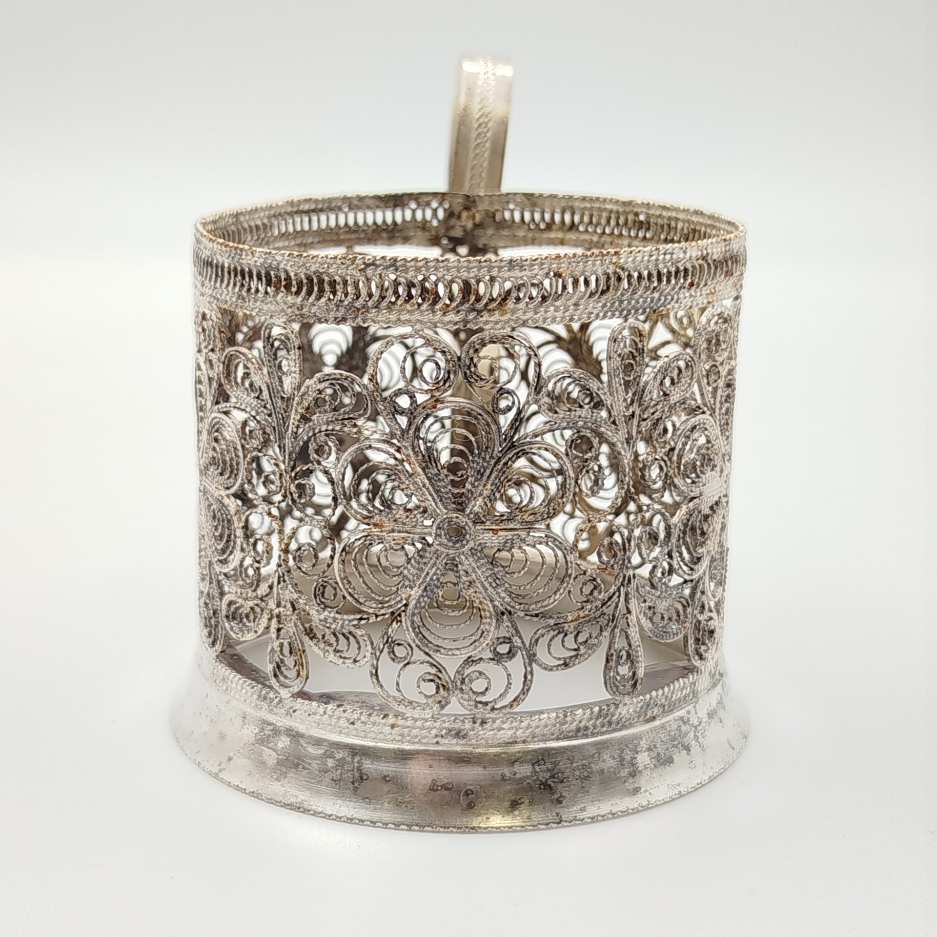 Подстаканник, выполненный в технике ажурной скани, мельхиор (медь-никель), СССР, 1970-1990 гг.