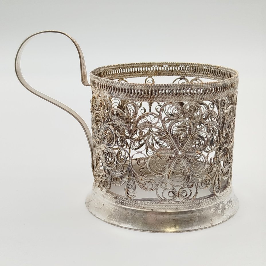 Подстаканник, выполненный в технике ажурной скани