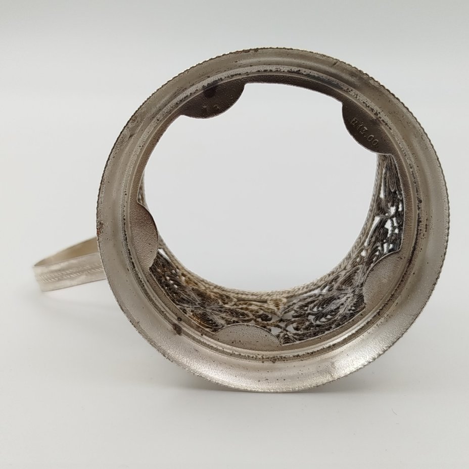 Подстаканник, выполненный в технике ажурной скани