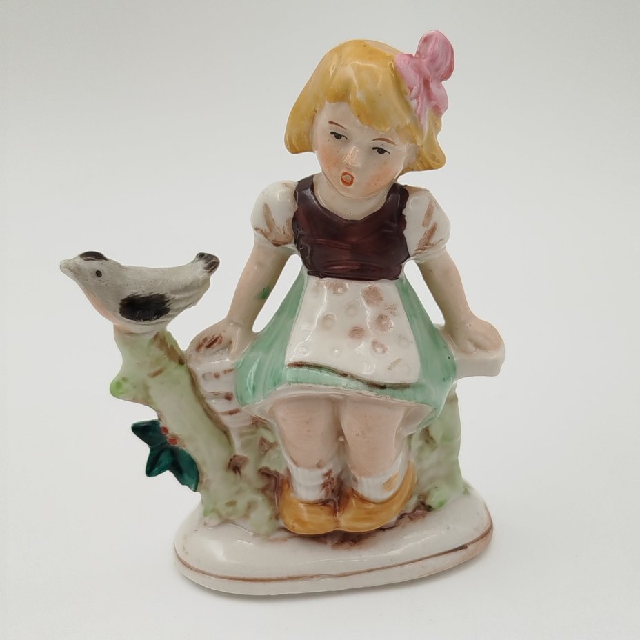 Статуэтка "Девочка с птичкой", фарфор, роспись, Германия, 1960-1990 гг.