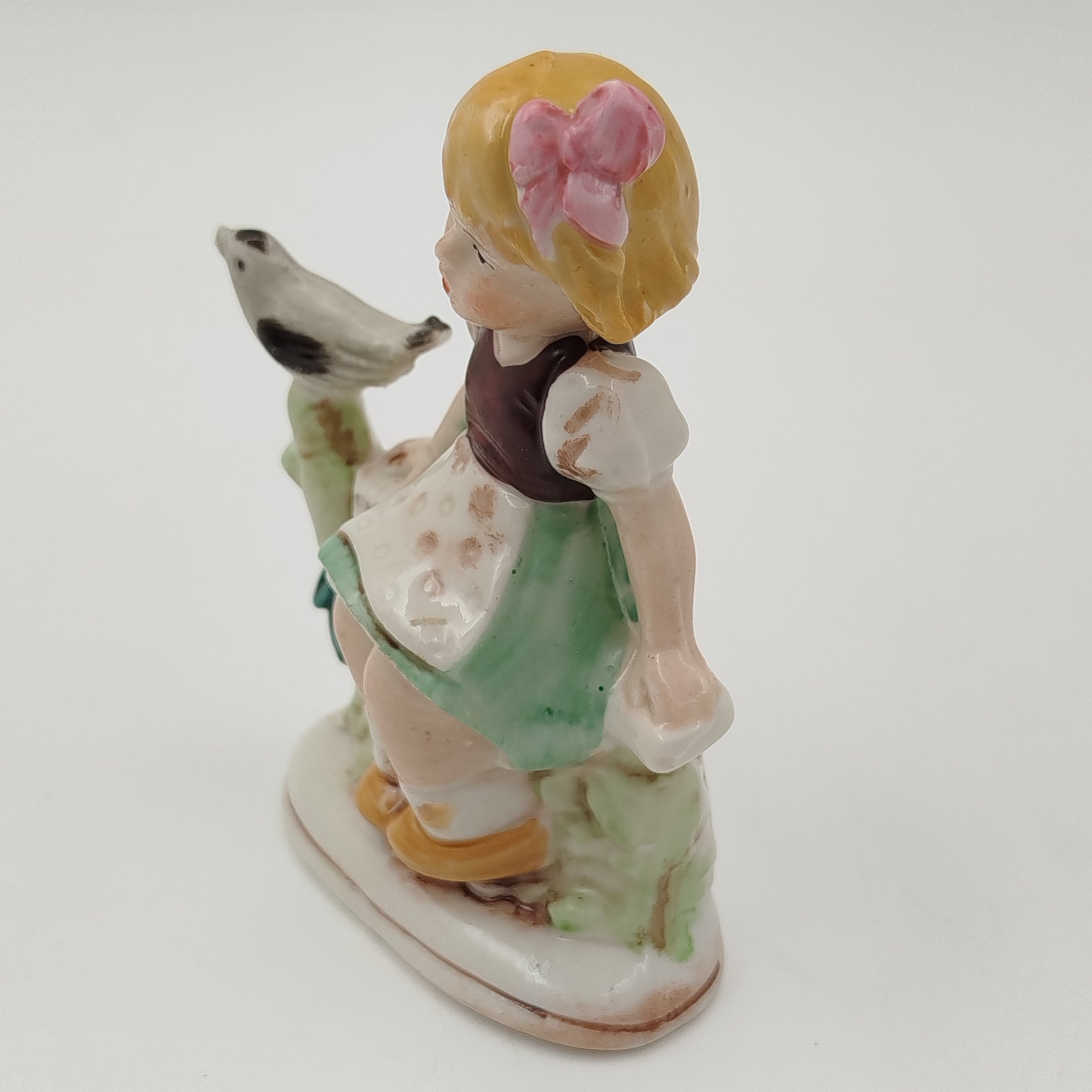 Статуэтка "Девочка с птичкой", фарфор, роспись, Германия, 1960-1990 гг.