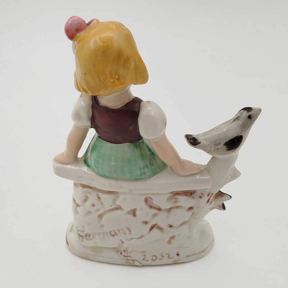 Статуэтка "Девочка с птичкой", фарфор, роспись, Германия, 1960-1990 гг.