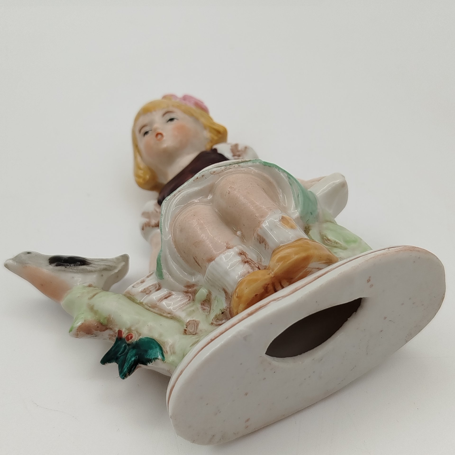 Статуэтка "Девочка с птичкой", фарфор, роспись, Германия, 1960-1990 гг.