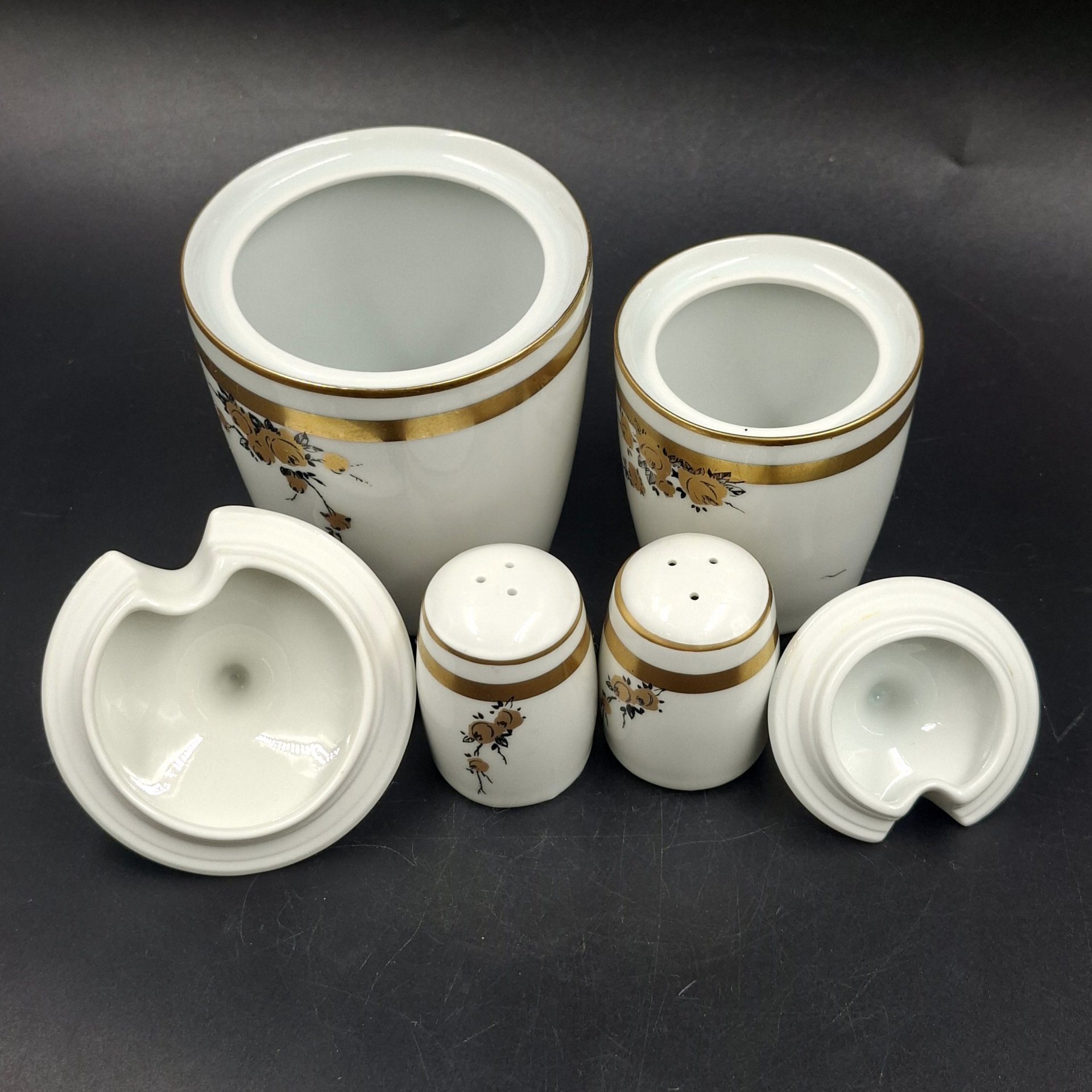Набор для специй (солонка, перечница, горчичница и хренница) с цветочным декором золотистого цвета, фарфор, деколь, золочение, Graf Von Henneberg Porzellan, 1777 Jlmenau, ГДР, 1973-1977 гг.