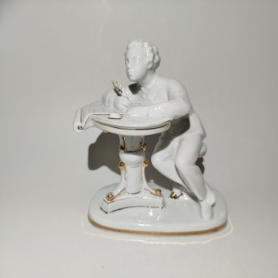 Статуэтка "Юный Пушкин", скульптор С.Б. Велихова, фарфор, золочение, Ленинградский фарфоровый завод (ЛФЗ), СССР, 1960-1970 гг.