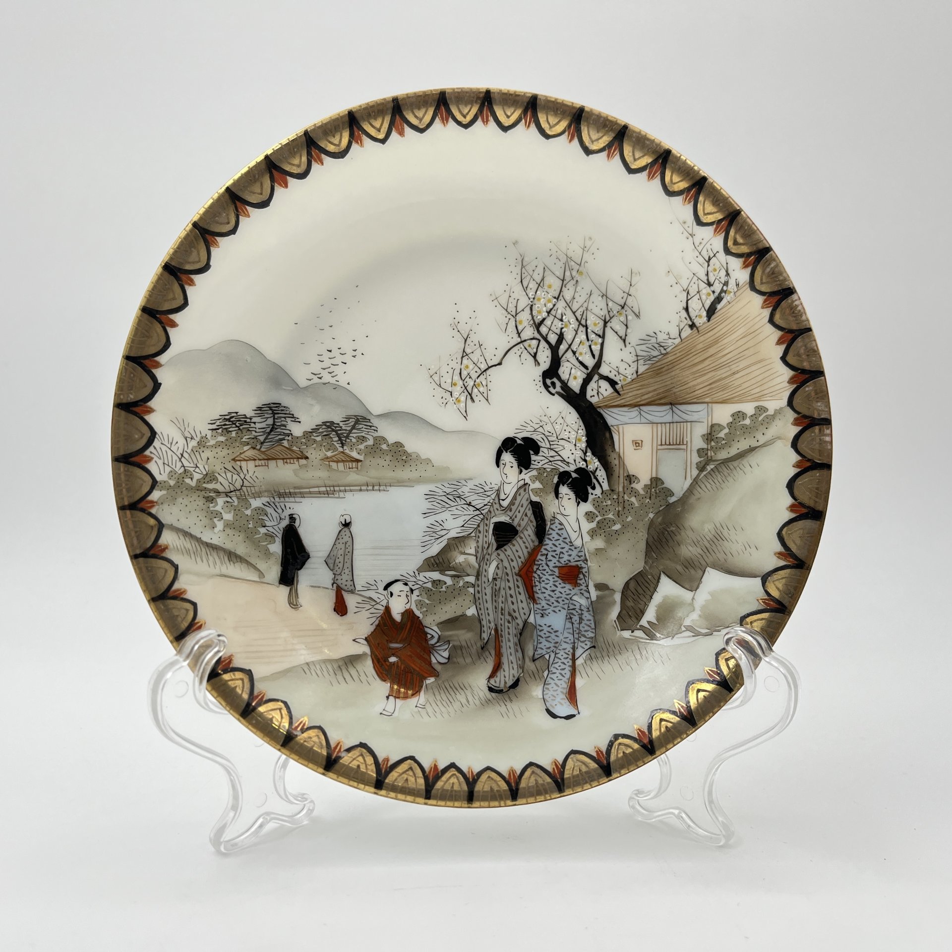 Чайное трио "Прогулка гейш ранней весной", фарфор, роспись, золочение, Япония, 1920-1950 гг.