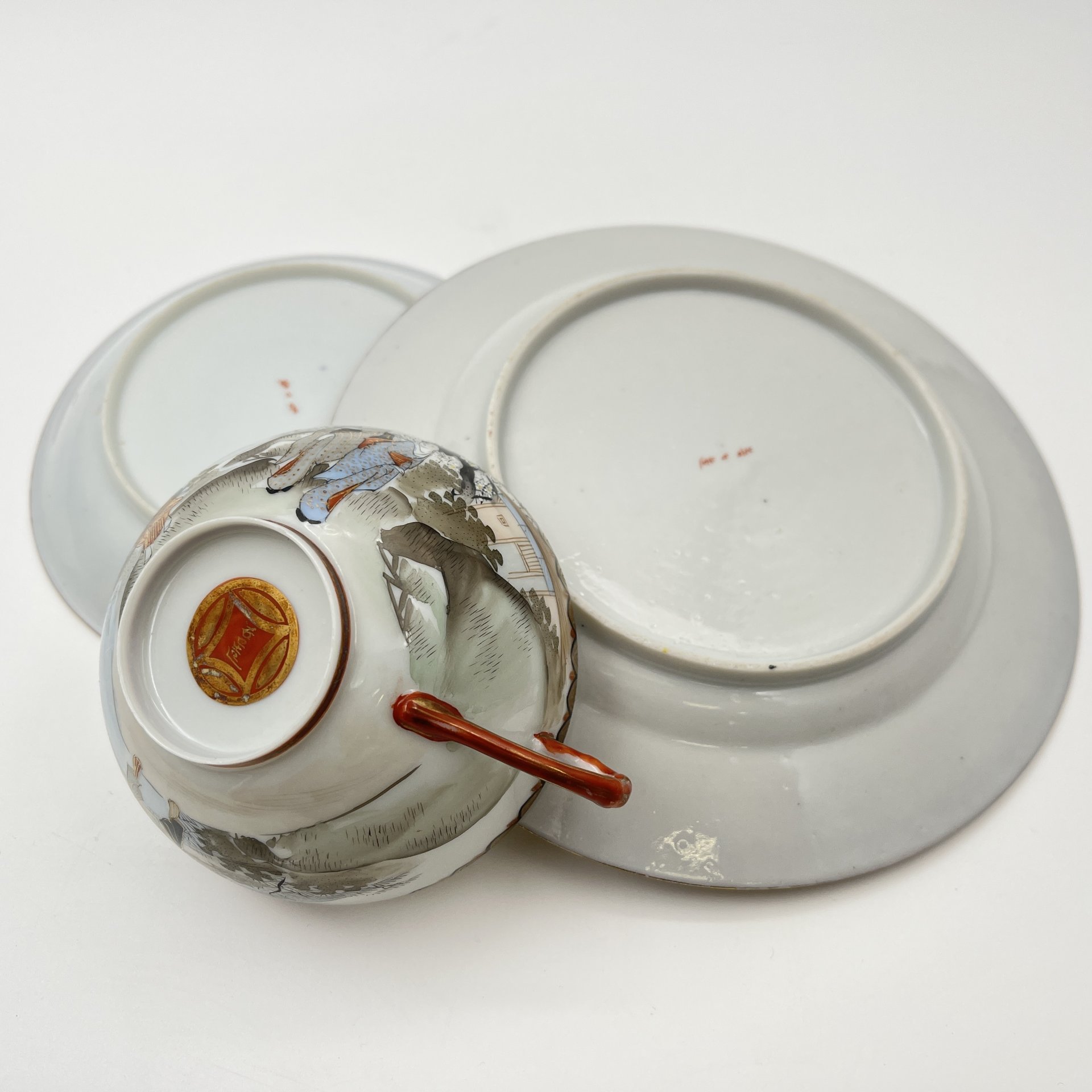 Чайное трио "Прогулка гейш ранней весной", фарфор, роспись, золочение, Япония, 1920-1950 гг.