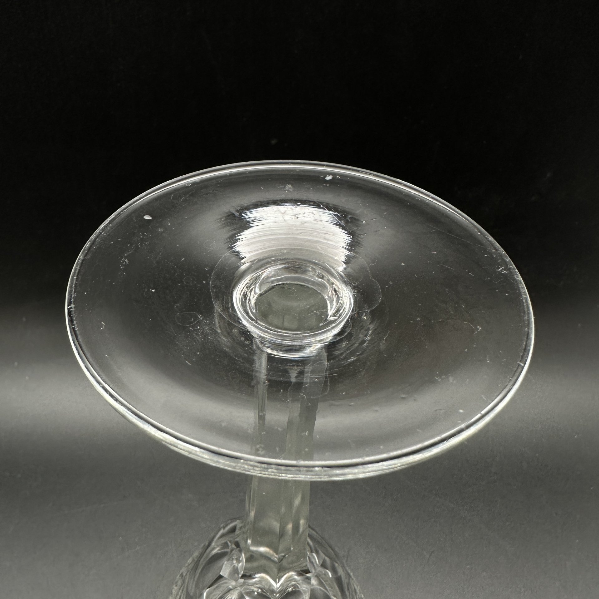 Набор из 2 бокалов на высокой ножке с геометрическим декором