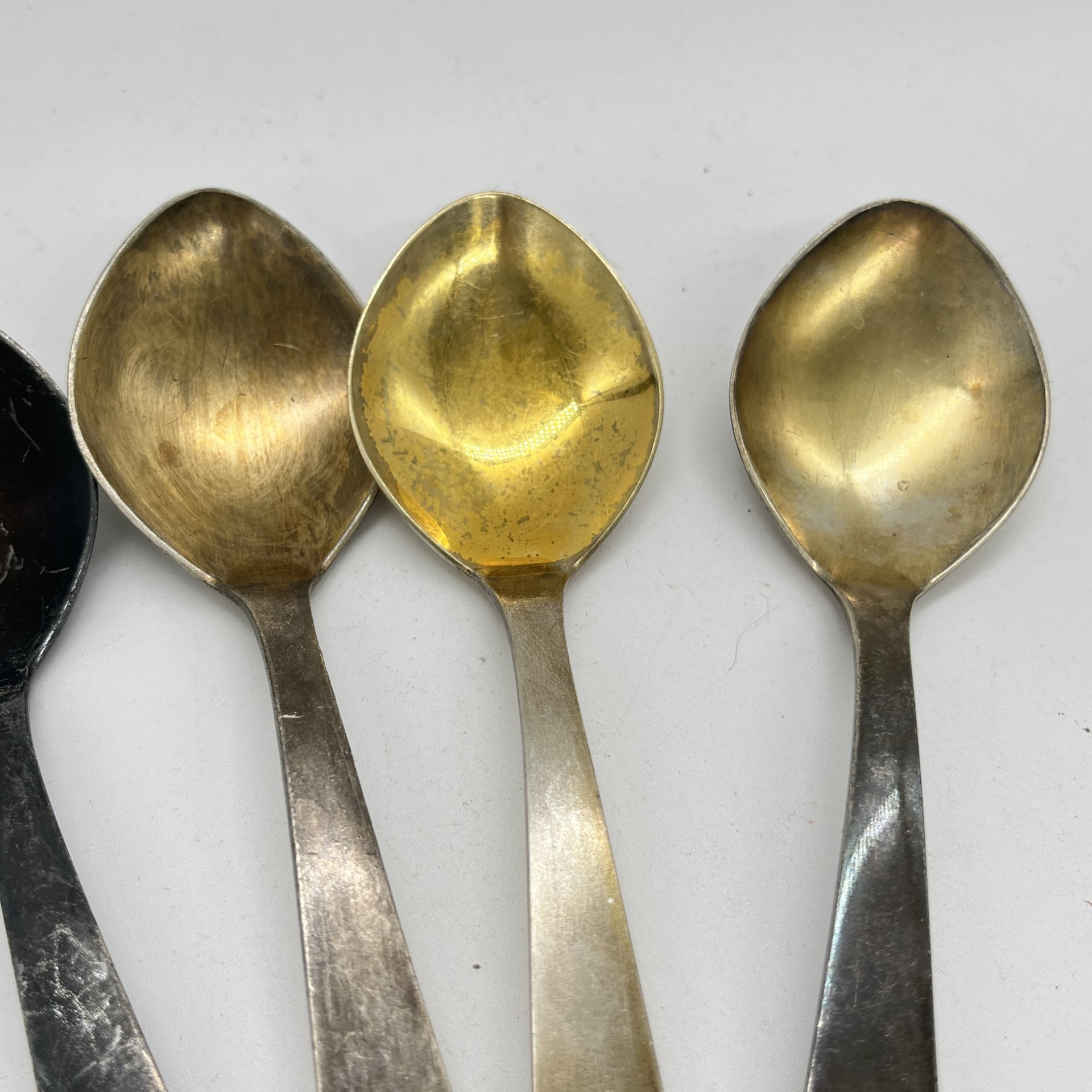 Набор из 5 чайных ложек с геометрическим декором на ручках, мельхиор (медь-никель), Таллинский ювелирный завод, СССР, 1969 г.