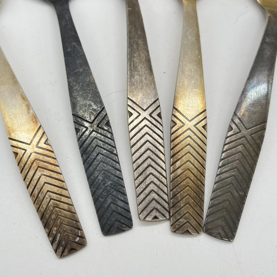 Набор из 5 чайных ложек с геометрическим декором на ручках, мельхиор (медь-никель), Таллинский ювелирный завод, СССР, 1969 г.