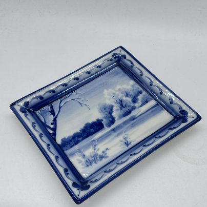 Панно настенное расписное с изображением пейзажа, ав. Ю. Гуляев, фарфор, роспись, Объединение «Гжель», СССР, 1980-2000 гг.