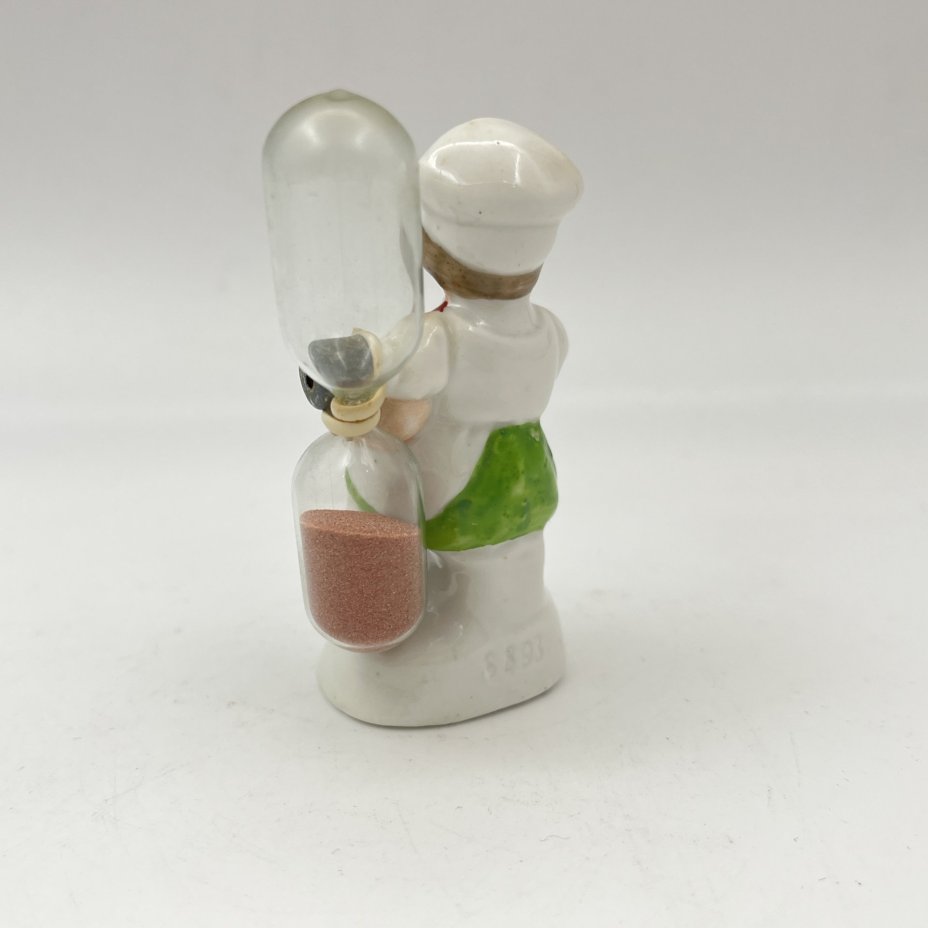 Статуэтка "Девочка-повар" с песочными часами