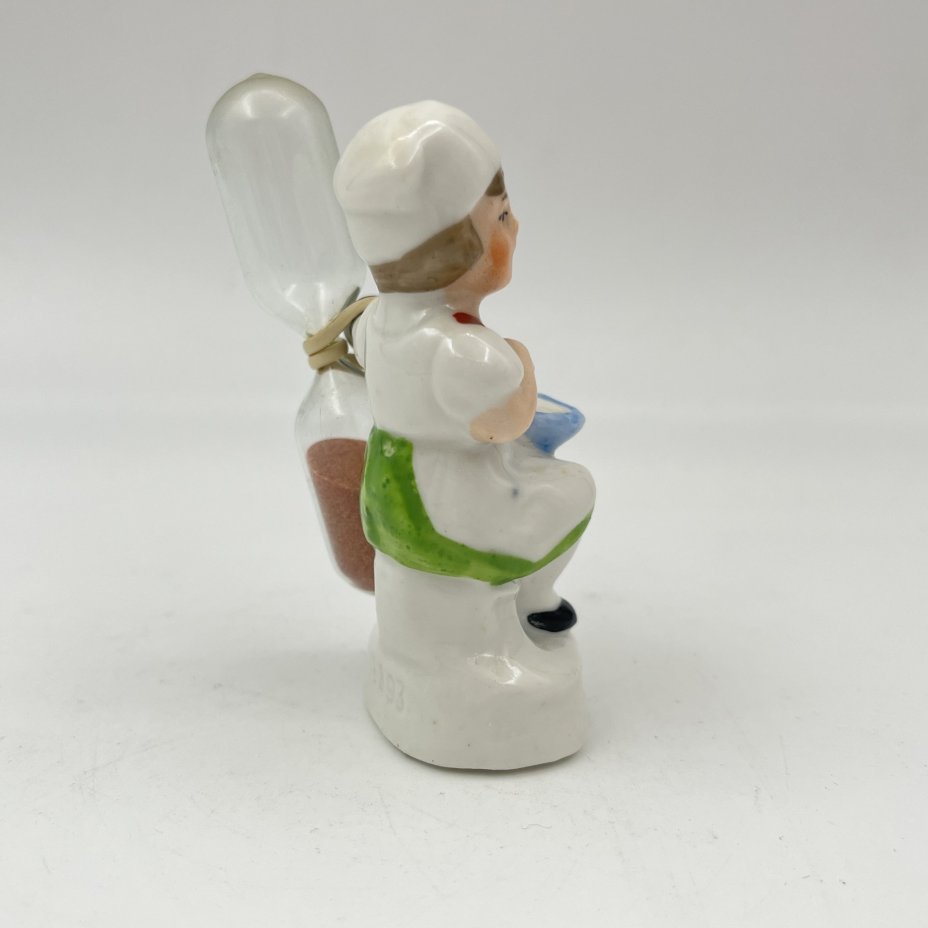 Статуэтка "Девочка-повар" с песочными часами