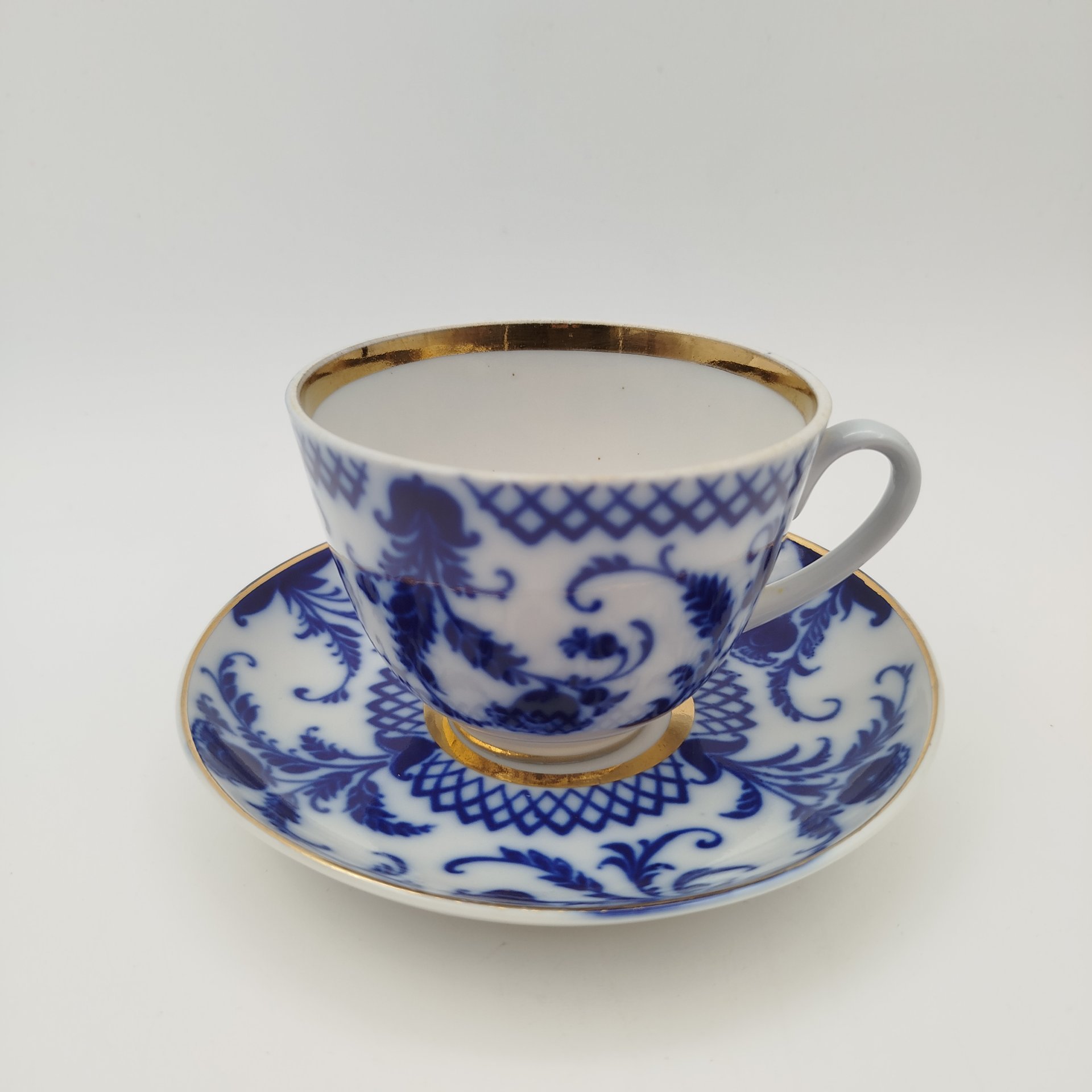 Пара чайная "Синие цветы", фарфор, деколь, золочение, Ленинградский фарфоровый завод (ЛФЗ), СССР, 1970-1986 гг.