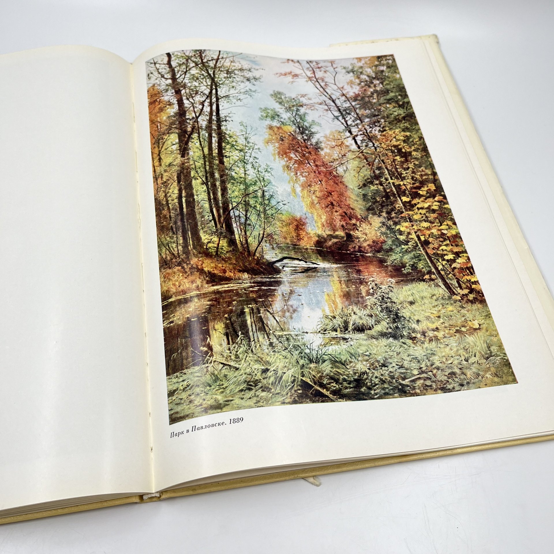 Альбом (книга) "Иван Иванович Шишкин" в суперобложке, текст А. Н. Савинова, бумага, печать, Издательство «Искусство», СССР, 1965 г., Издательство «Искусство»