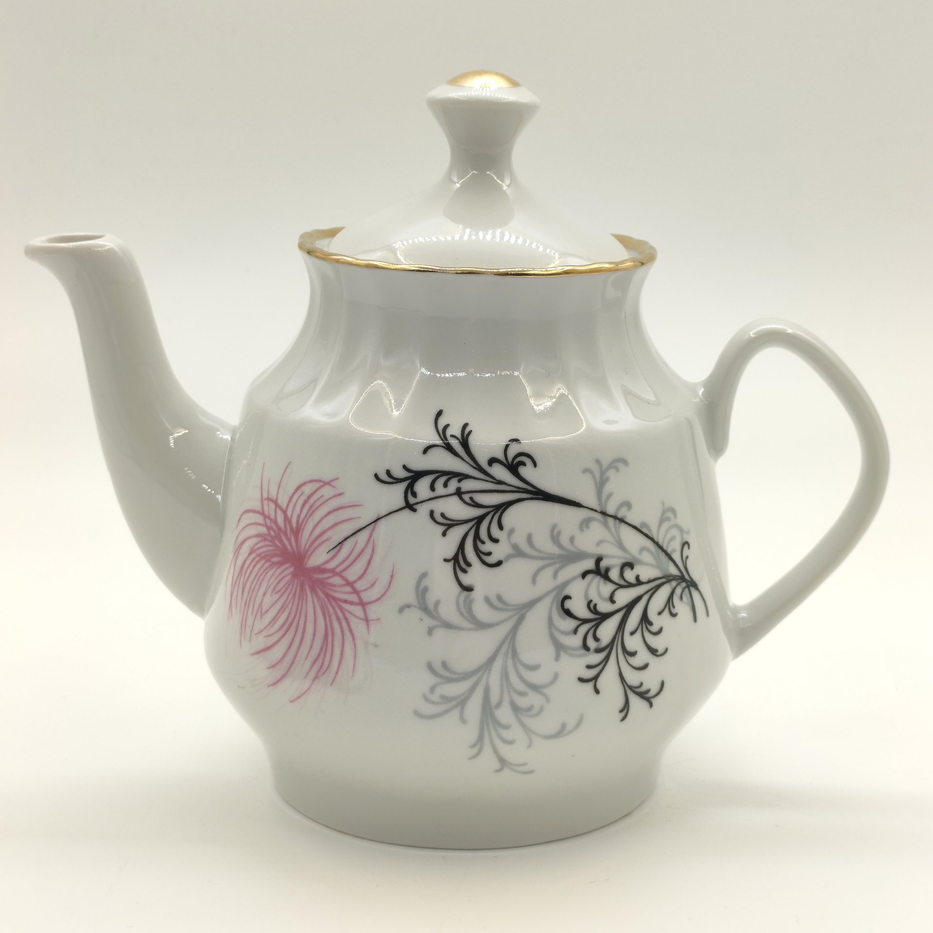 Чайник заварочный с цветочным декором в виде астр, фарфор, деколь, золочение, Рижский фарфорово-фаянсовый завод, СССР, 1970-1980 гг.