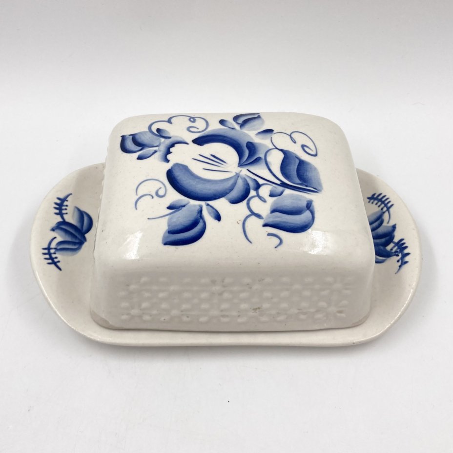 Маслёнка с растительным декором, Гжель, фарфор, роспись, Россия, 1980-2000 гг.