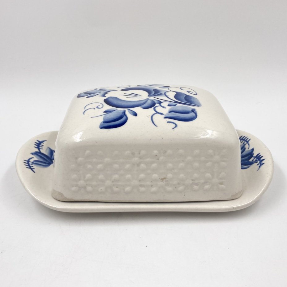 Маслёнка с растительным декором, Гжель, фарфор, роспись, Россия, 1980-2000 гг.
