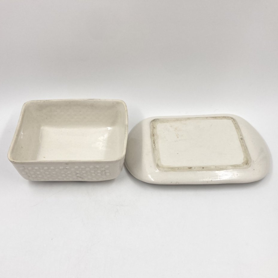 Маслёнка с растительным декором, Гжель, фарфор, роспись, Россия, 1980-2000 гг.