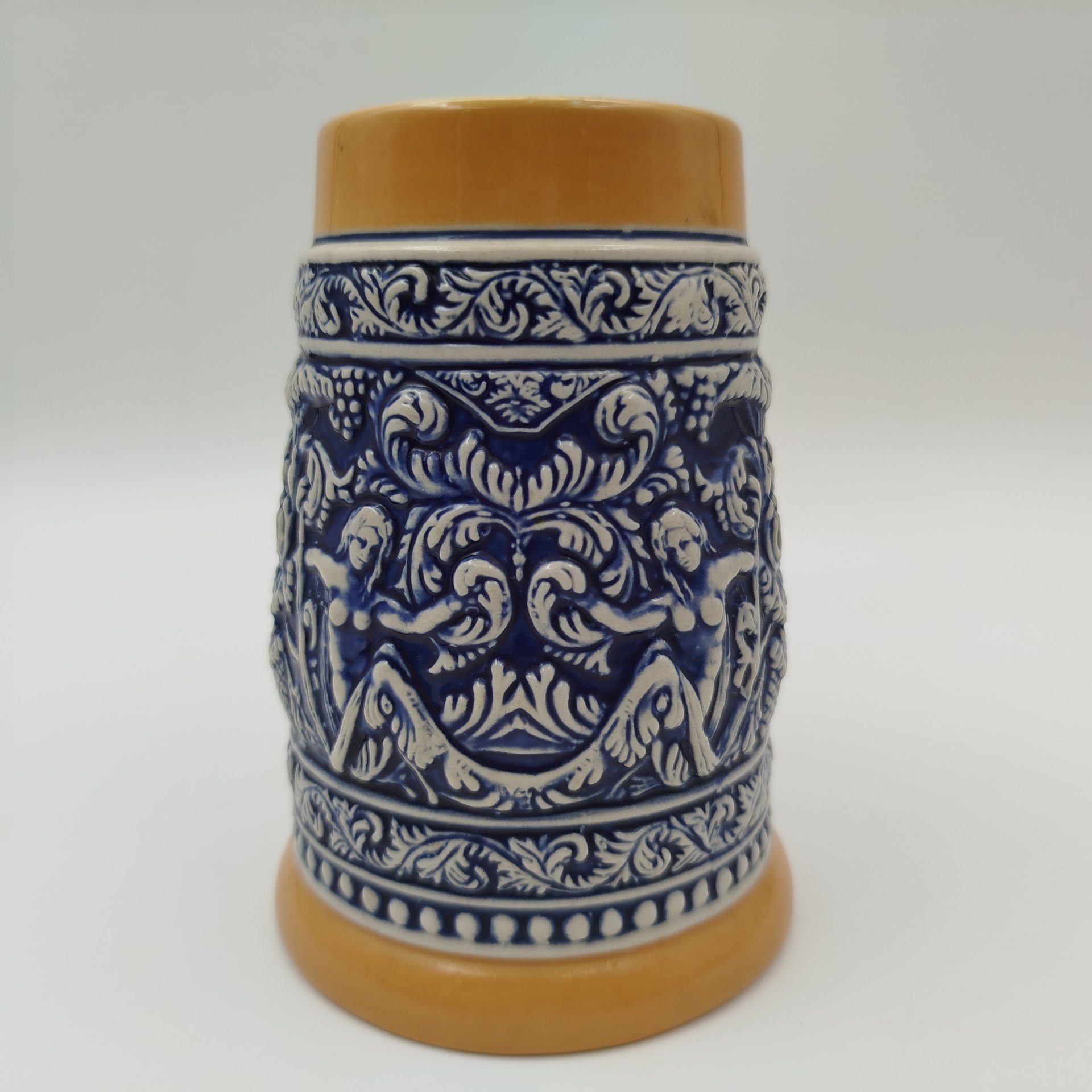 Кружка пивная миниатюрная, украшенная растительным декором, Gladiator design studio