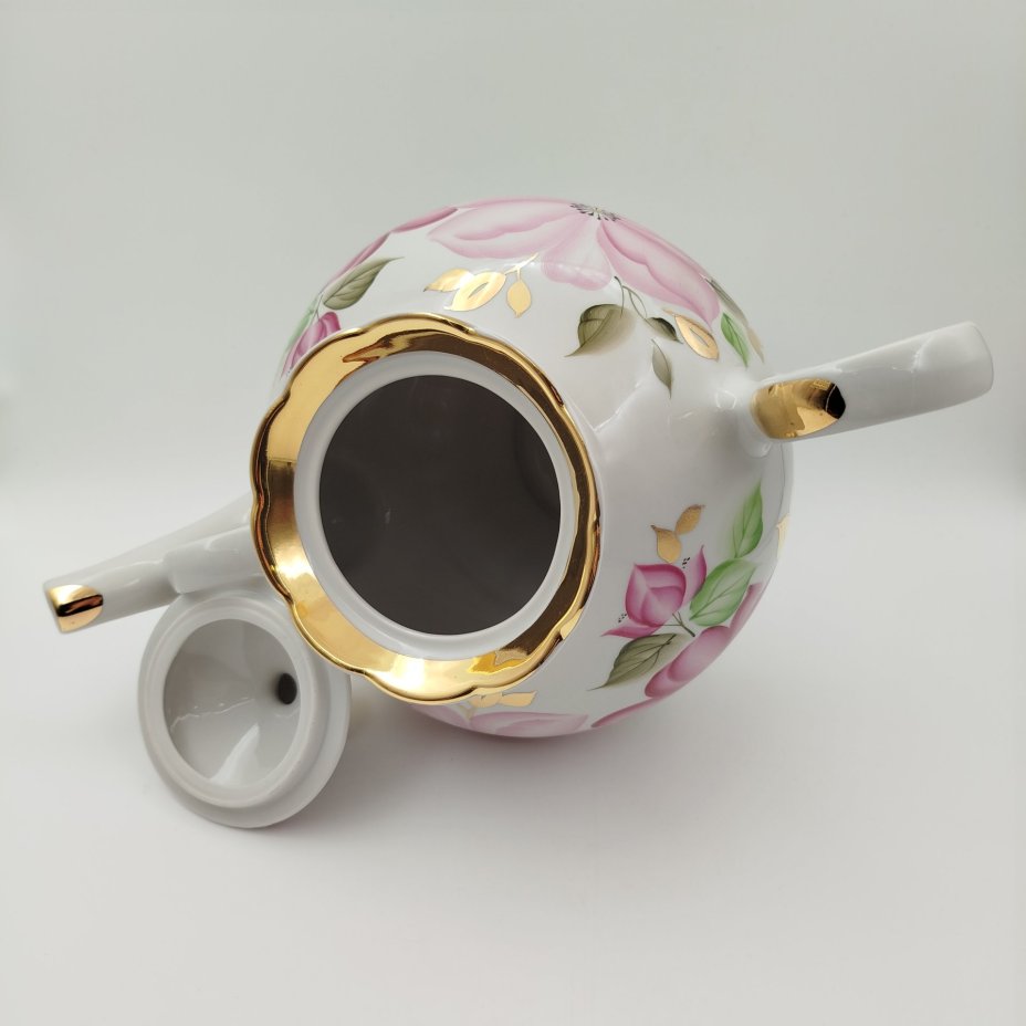 Чайник доливной, с изображением цветов, фарфор, роспись, золочение, Краснодарский фарфорово-фаянсовый завод «Чайка», СССР, 1960-1992 гг.