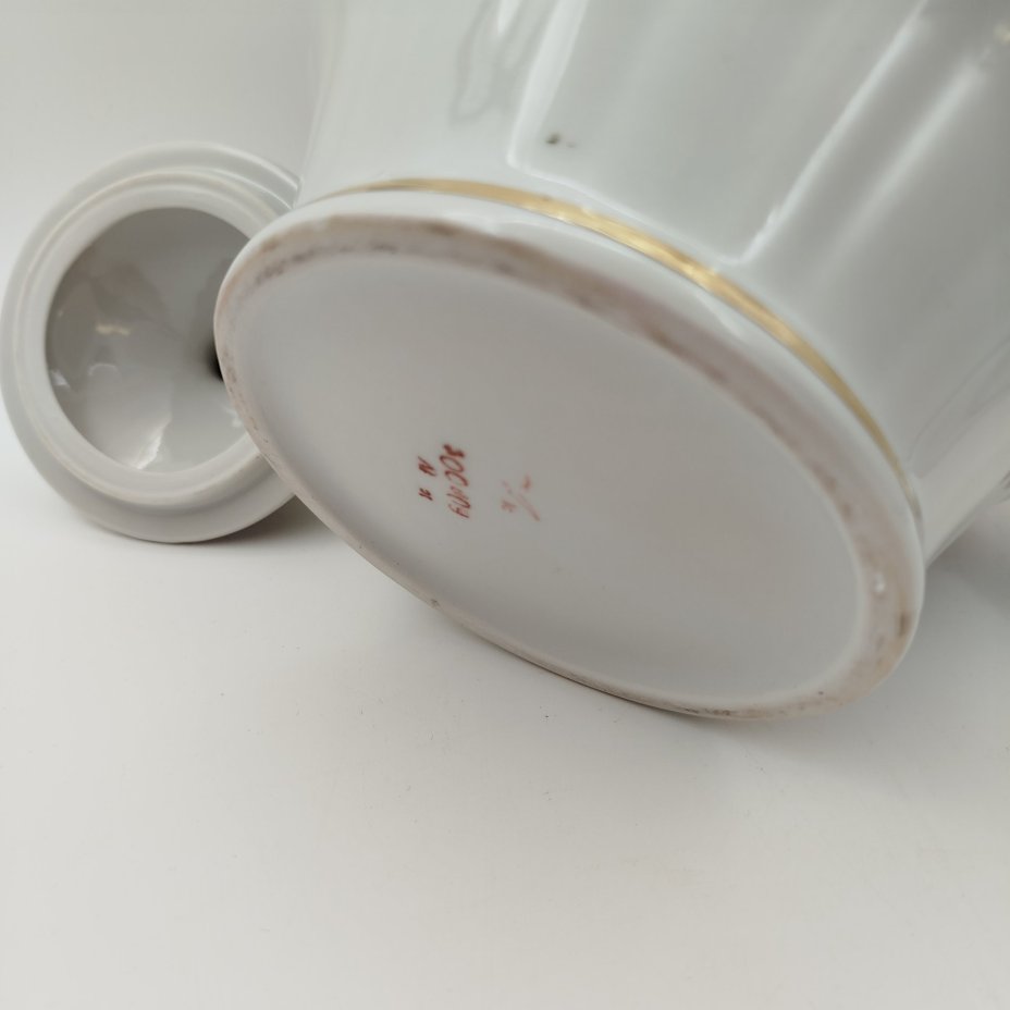 Чайник доливной, с изображением цветов, фарфор, роспись, золочение, Краснодарский фарфорово-фаянсовый завод «Чайка», СССР, 1960-1992 гг.