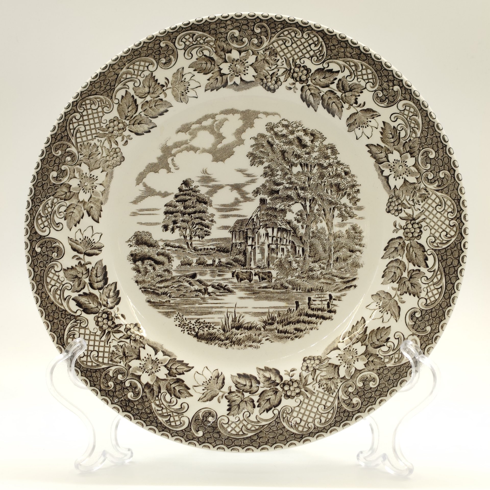 Тарелка обеденная с изображением сельского пейзажа, Barratts of Staffordshire, фаянс, деколь, Великобритания, 1970-1990 гг.