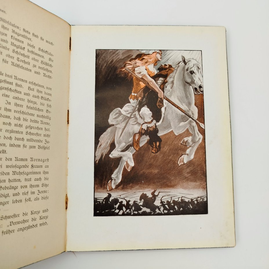 Книга «Germanische Götterkunde in Einzelbildern» (Германская мифология в отдельных картинах), автор Karl A. Krüger (г. Кёнигсберг), иллюстрации Willy Planck, Издательство Loewes Verlag Ferd. Carl, г. Штутгарт
