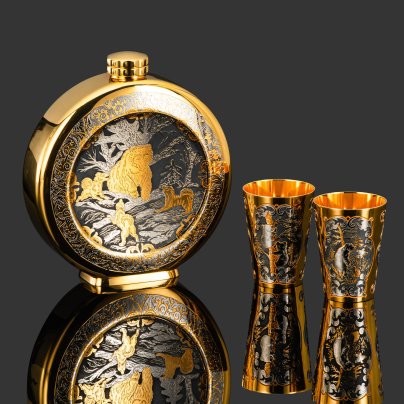 Набор охотничий "Медведи", латунь, нейзильбер; золочение, серебрение, чернение; в подарочном футляре из дерева с бархатным ложементом, Российская Федерация, 2007 г.