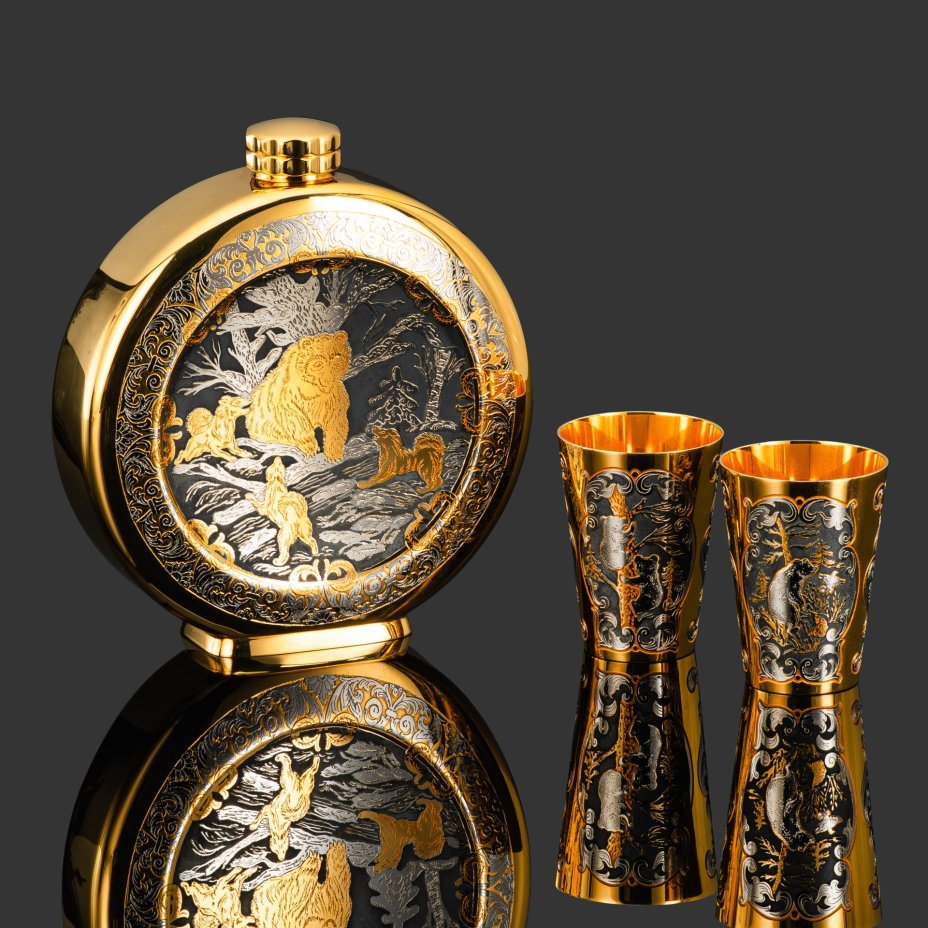 Набор охотничий "Медведи", латунь, нейзильбер; золочение, серебрение, чернение; в подарочном футляре из дерева с бархатным ложементом, Российская Федерация, 2007 г.