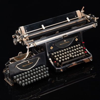 Машинка печатная "Mercedes" в комплекте со второй раскладкой (латиница), металл, пластик, краска, Mercedes-Bureau-Maschinen GmbH, Германия, 1920-1940 гг.