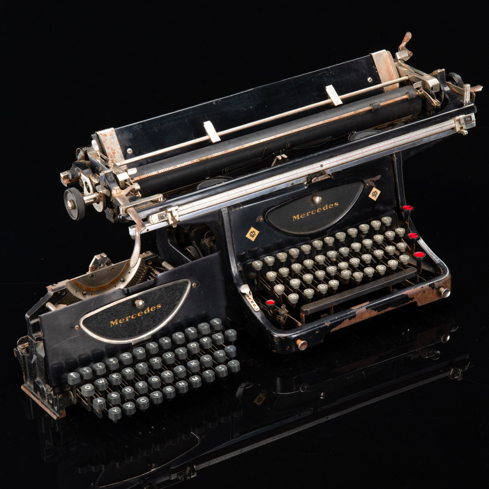 Машинка печатная "Mercedes" в комплекте со второй раскладкой (латиница), металл, пластик, краска, Mercedes-Bureau-Maschinen GmbH, Германия, 1920-1940 гг.