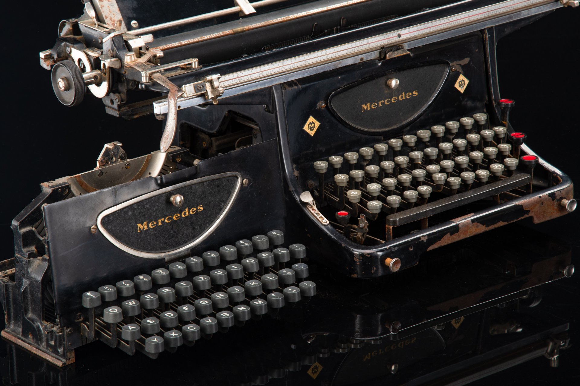 Машинка печатная "Mercedes" в комплекте со второй раскладкой (латиница), металл, пластик, краска, Mercedes-Bureau-Maschinen GmbH, Германия, 1920-1940 гг.