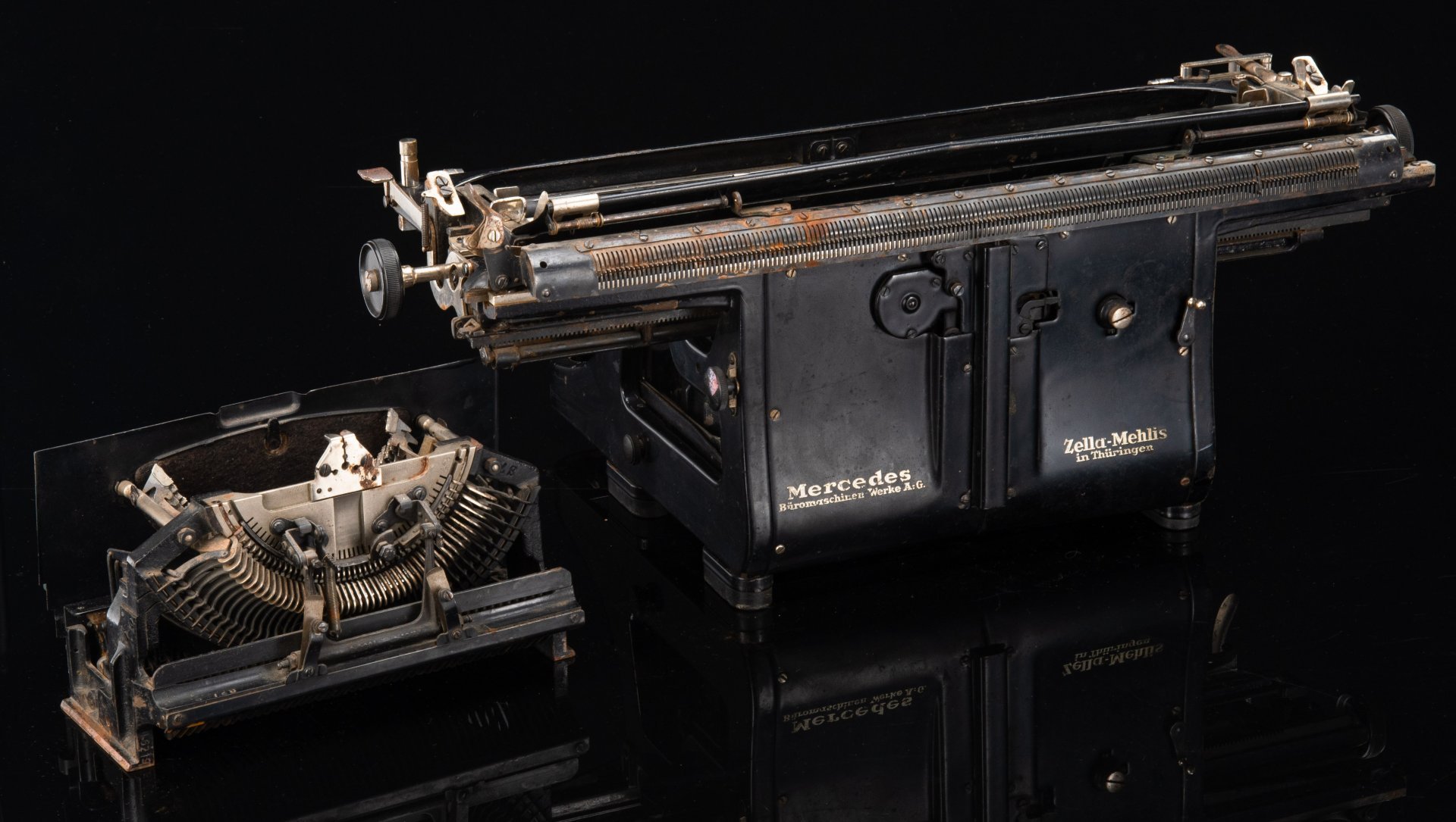 Машинка печатная "Mercedes" в комплекте со второй раскладкой (латиница), металл, пластик, краска, Mercedes-Bureau-Maschinen GmbH, Германия, 1920-1940 гг.
