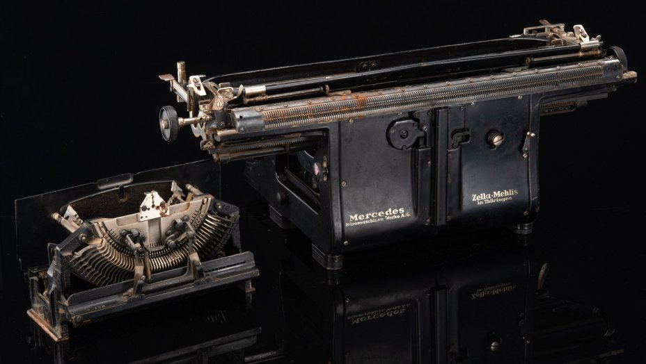 Машинка печатная "Mercedes" в комплекте со второй раскладкой (латиница), металл, пластик, краска, Mercedes-Bureau-Maschinen GmbH, Германия, 1920-1940 гг.