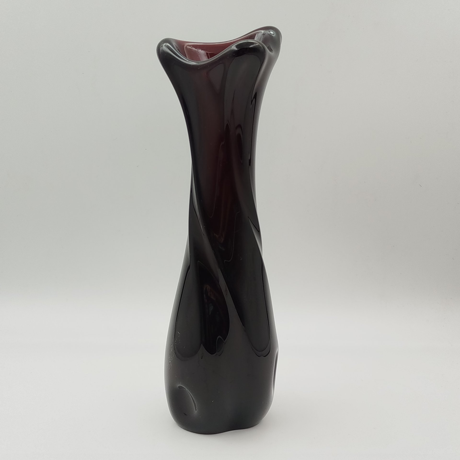 Ваза для цветов витой формы, стекло, гутная техника, Чехословакия, 1970-1990 гг.