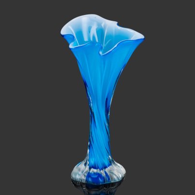 Ваза с горлом в виде цветка, и рельефными элементами, стекло, двухслойное, гутная техника, Италия, 1970-1990 гг.