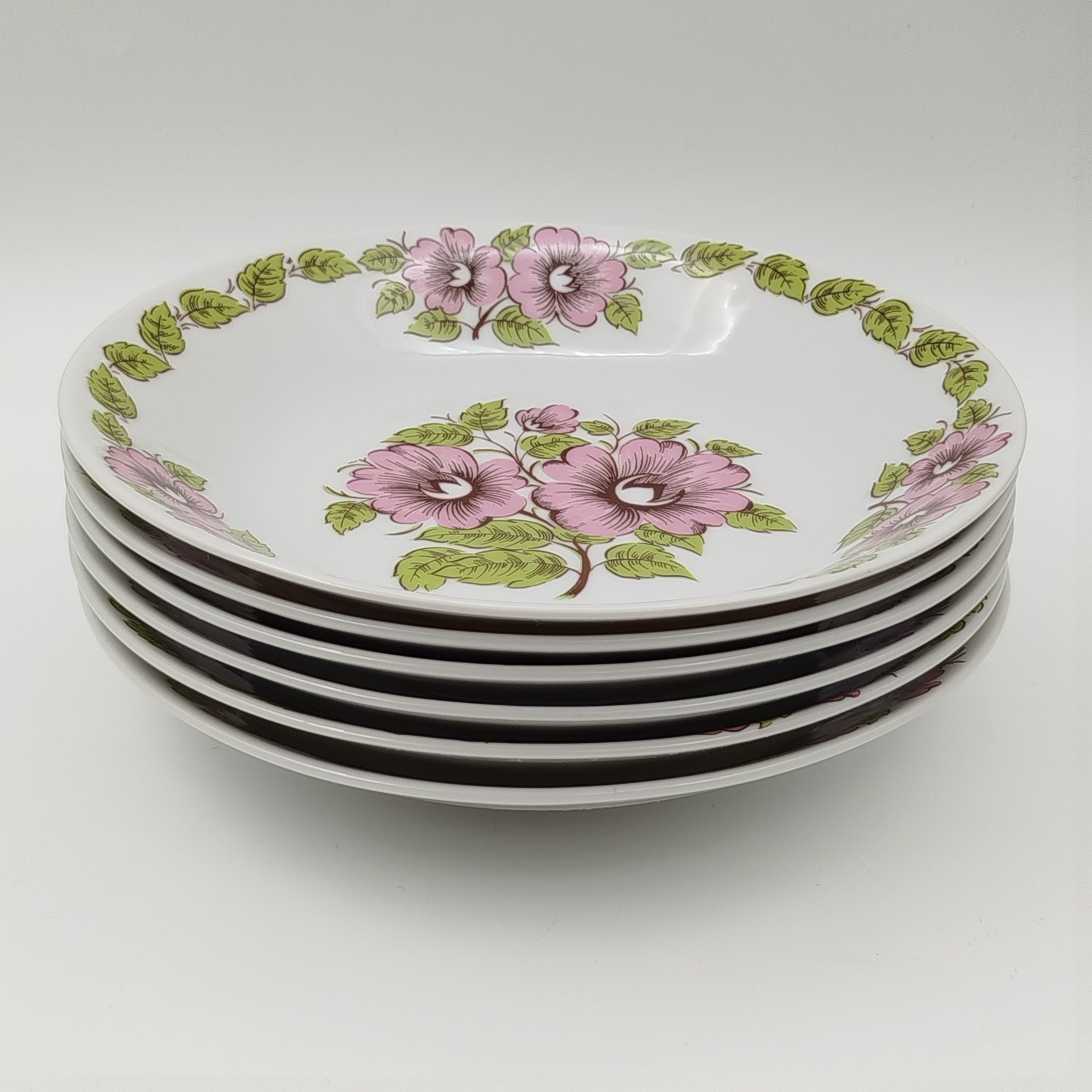 Набор из шести суповых тарелок с цветочным декором в розово-зеленой гамме, фарфор, печать, Epiag Royal Czechoslovakia, Чехословакия, 1970-1990 гг.