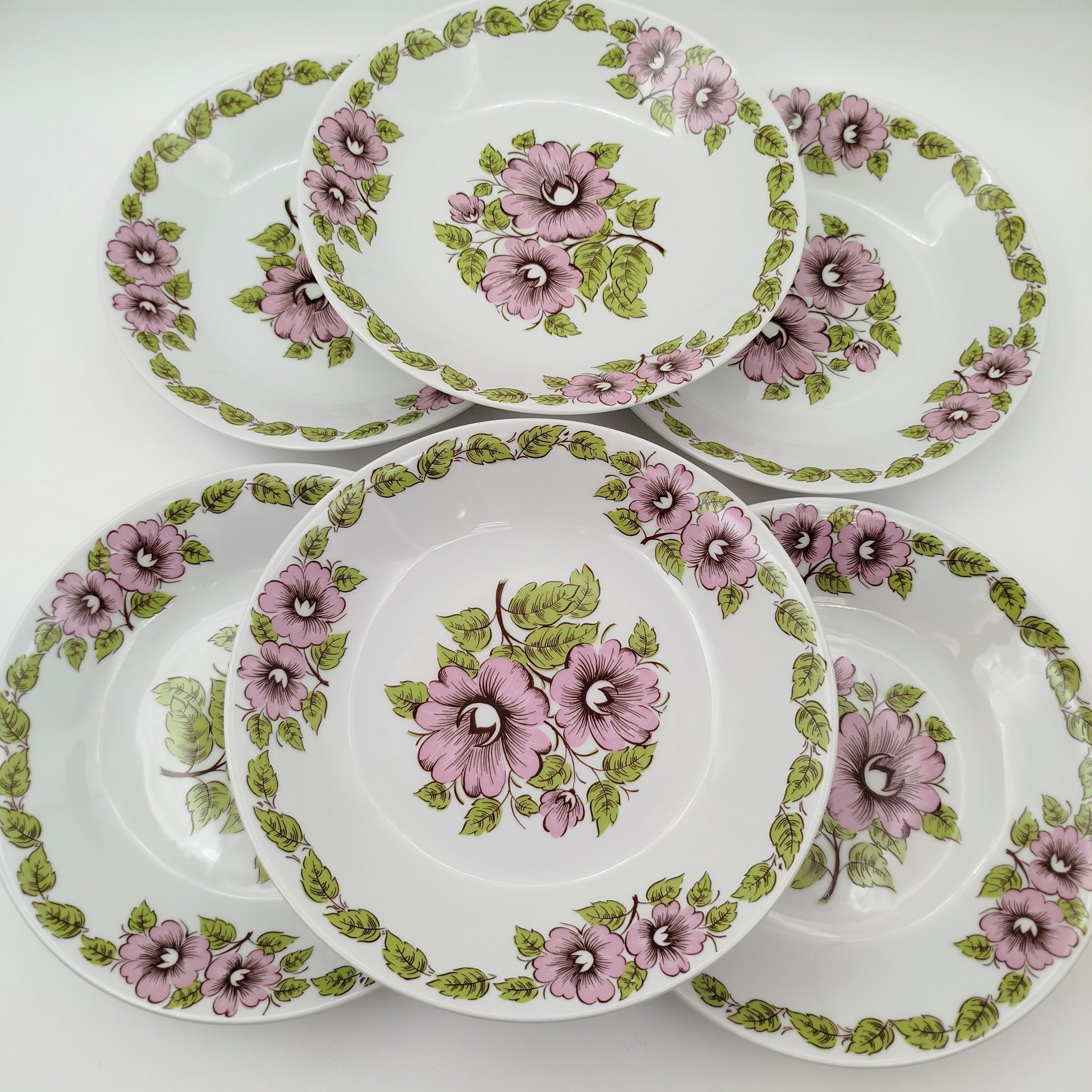 Набор из шести суповых тарелок с цветочным декором в розово-зеленой гамме, фарфор, печать, Epiag Royal Czechoslovakia, Чехословакия, 1970-1990 гг.