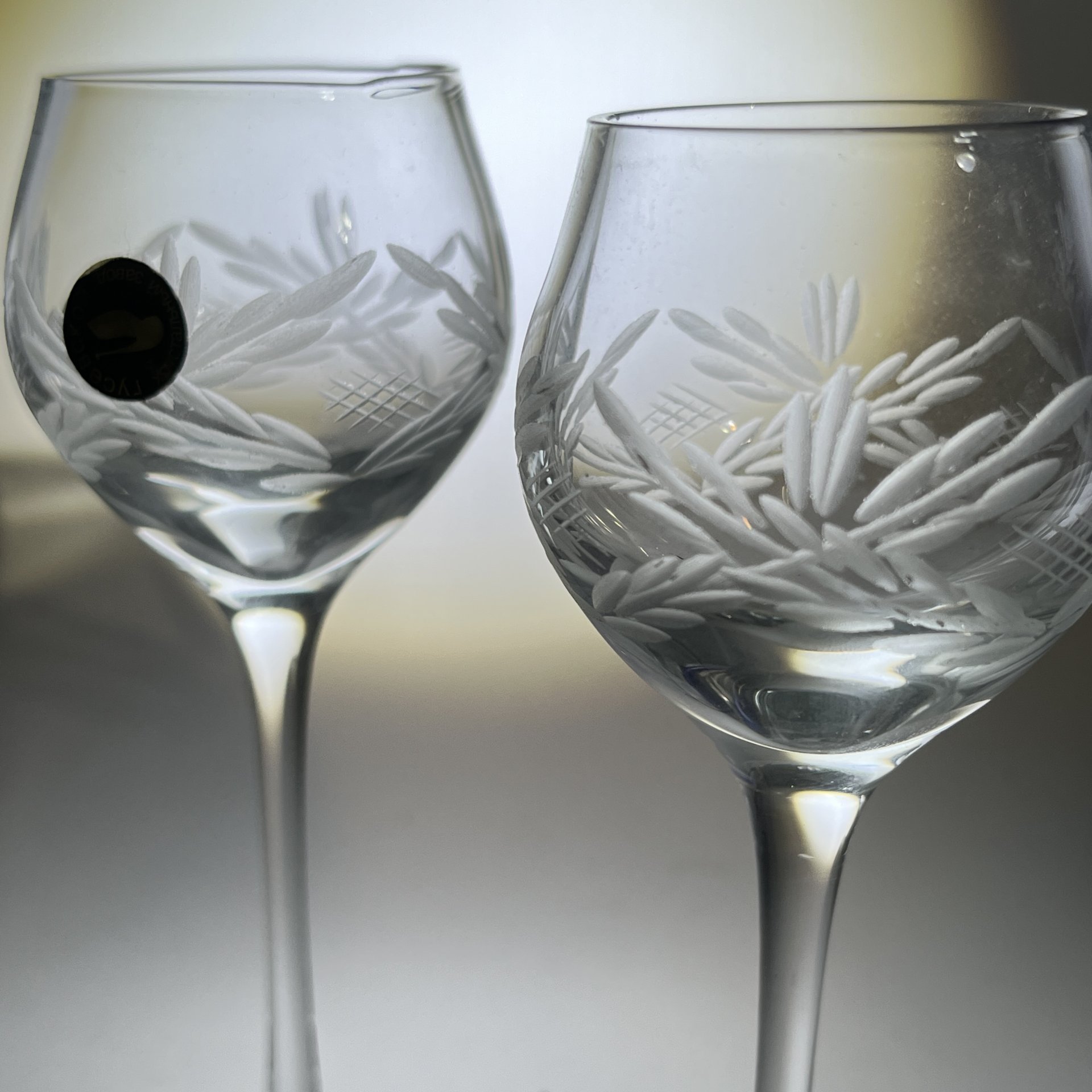 Рюмки на ножках с растительным декором, стекло, алмазная грань, Гусевской хрустальный завод (Гусь-Хрустальный), Россия, 1990-2010 гг.