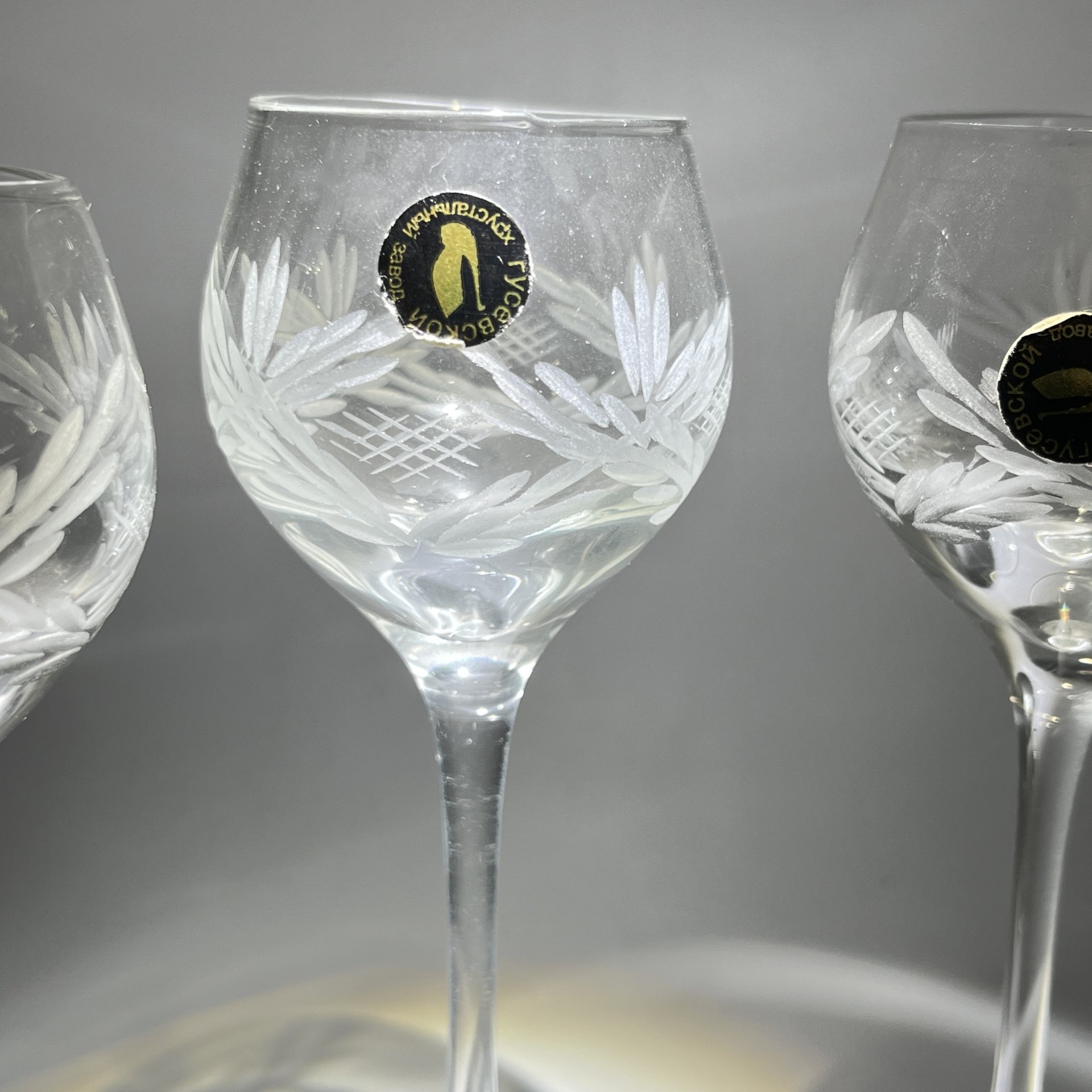 Рюмки на ножках с растительным декором, стекло, алмазная грань, Гусевской хрустальный завод (Гусь-Хрустальный), Россия, 1990-2010 гг.