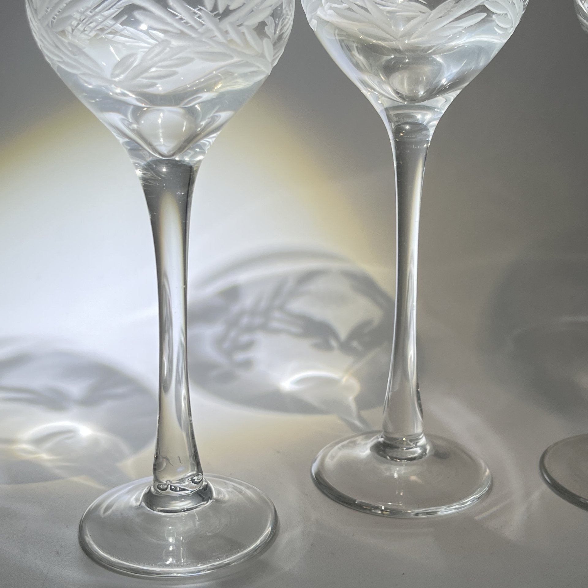 Рюмки на ножках с растительным декором, стекло, алмазная грань, Гусевской хрустальный завод (Гусь-Хрустальный), Россия, 1990-2010 гг.