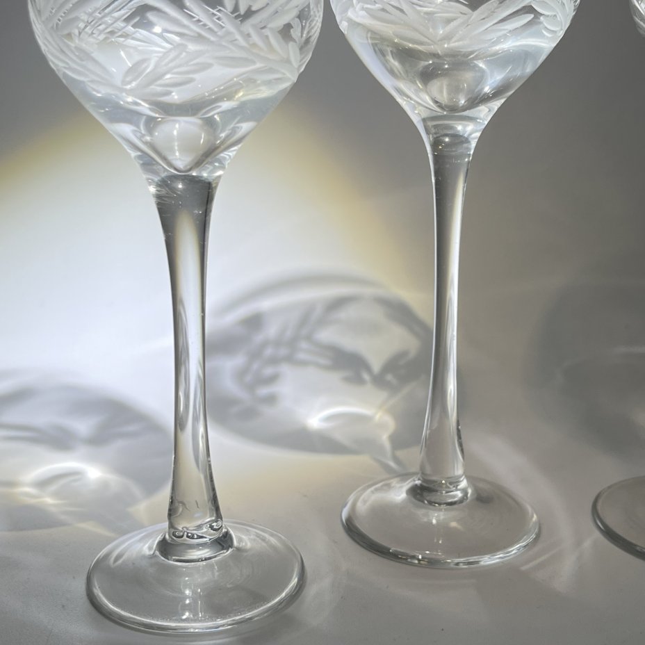 Рюмки на ножках с растительным декором, стекло, алмазная грань, Гусевской хрустальный завод (Гусь-Хрустальный), Россия, 1990-2010 гг.