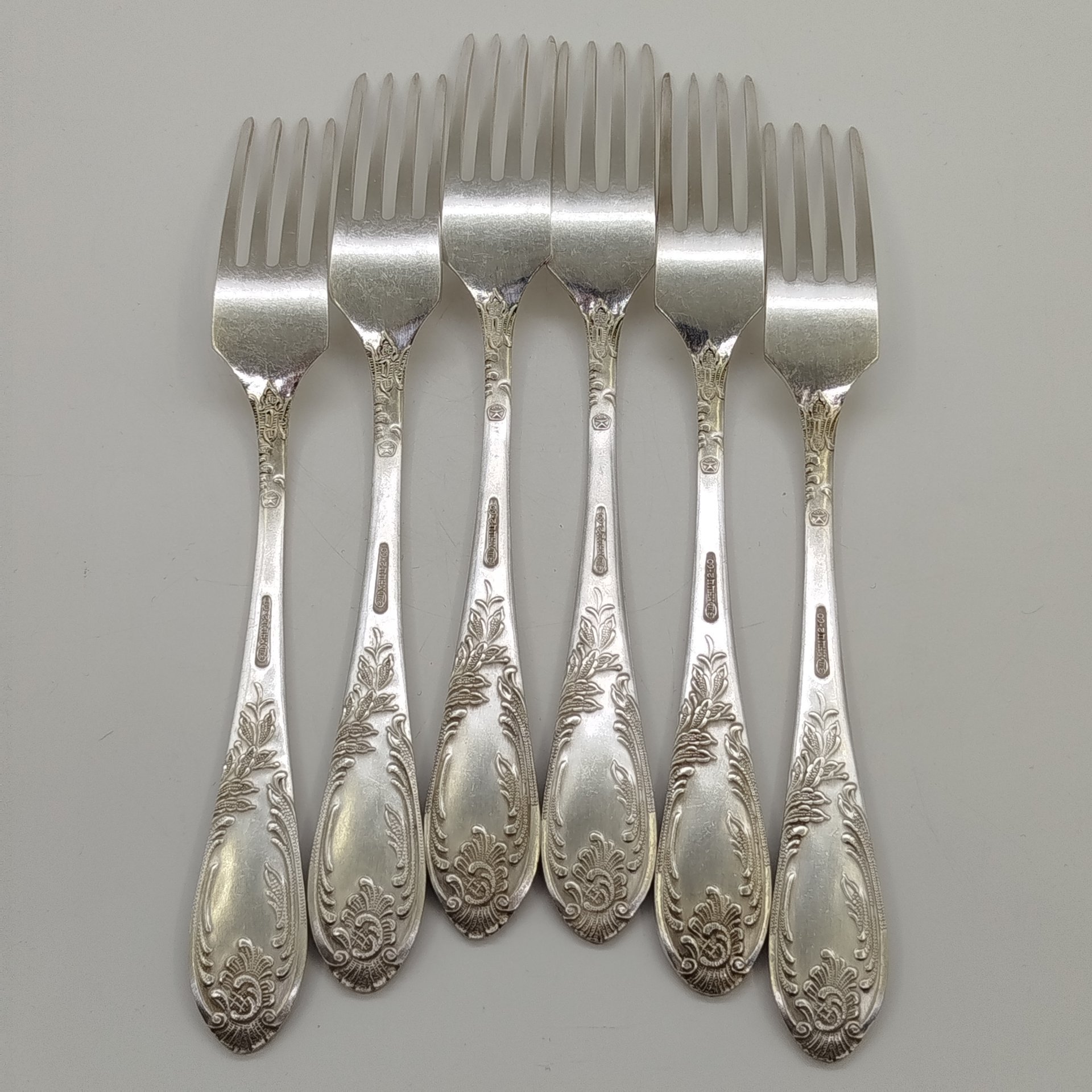 Набор из шести столовых вилок с растительным декором, мНЦ (медь-никель-цинк), Вольнянский завод столовых приборов им. Шевченко (ЗiШ, ЗиШ), СССР, 1960-1990 гг.