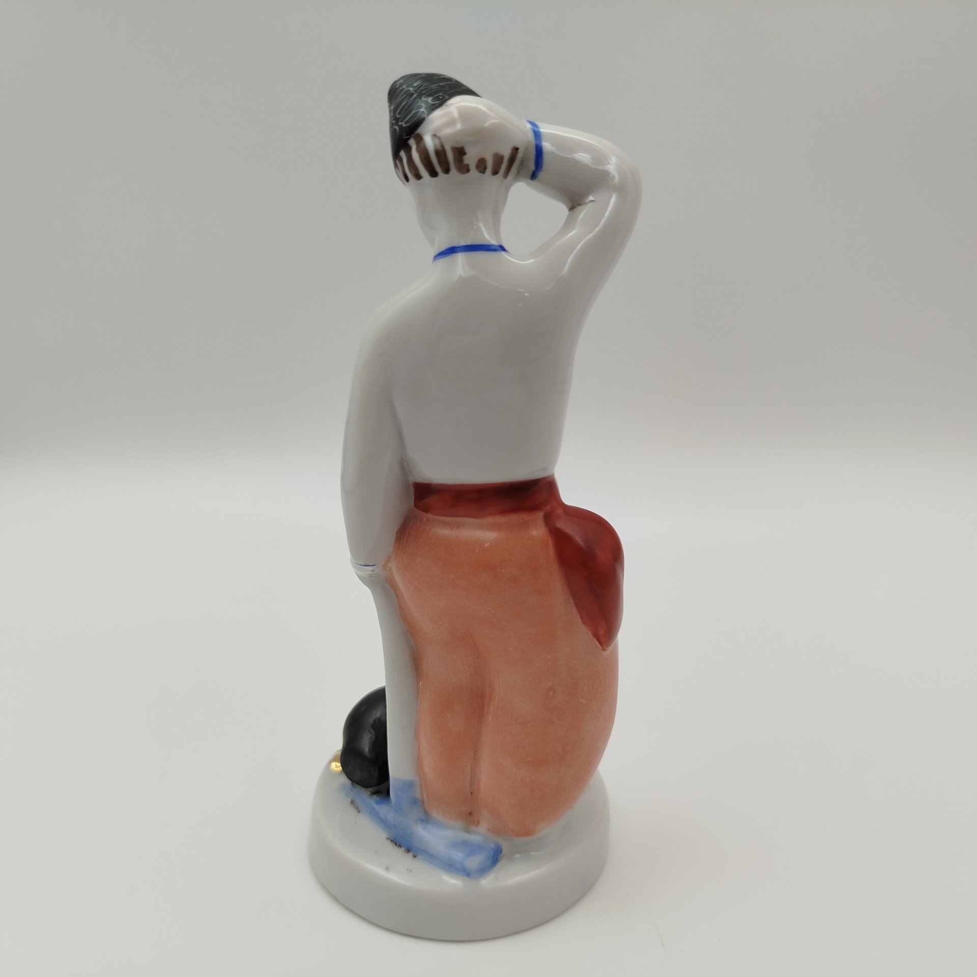 Статуэтка "Заколдованное место" (Горшочек золота), фарфор, роспись, 1959-1976 гг.
