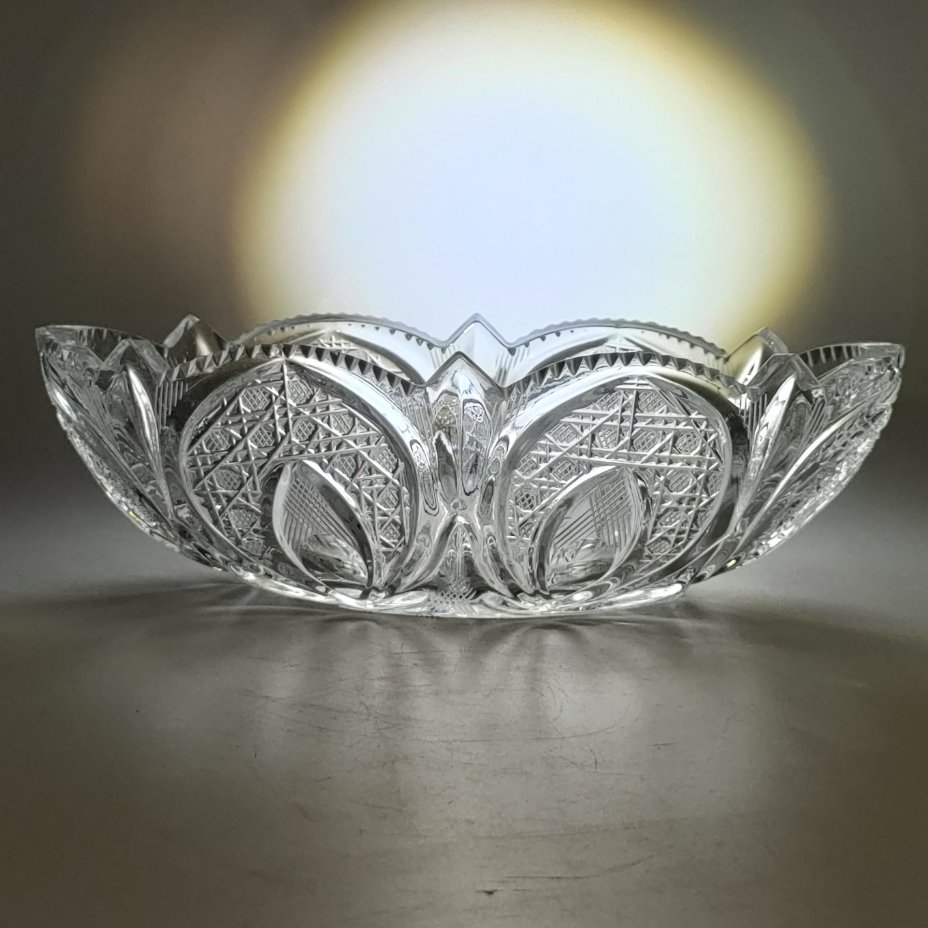 Конфетница (салатник) в форме ладьи с резным рельефным декором, хрусталь, пресс, резьба, Российская Федерация, 1990-2015 гг.