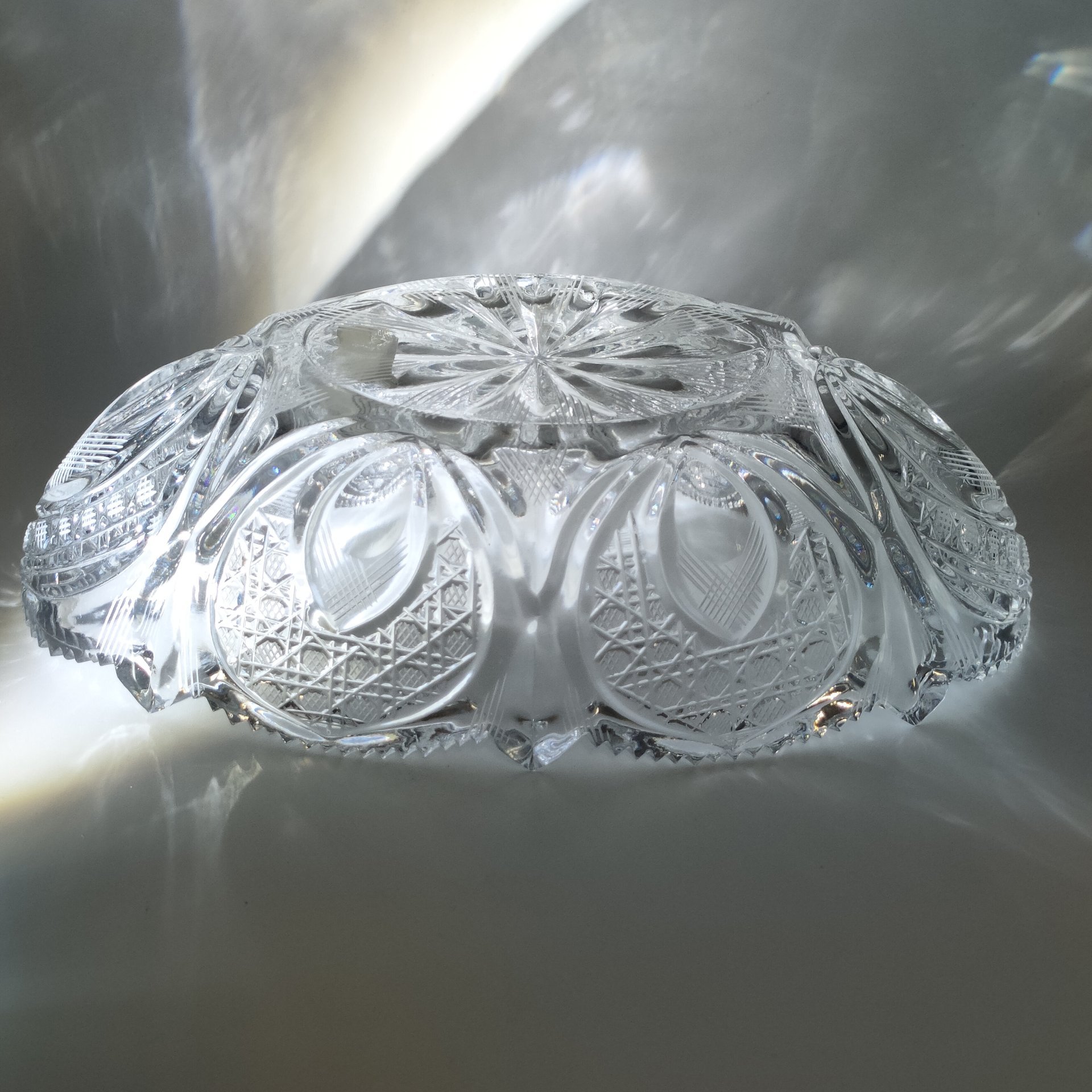 Конфетница (салатник) в форме ладьи с резным рельефным декором, хрусталь, пресс, резьба, Российская Федерация, 1990-2015 гг.