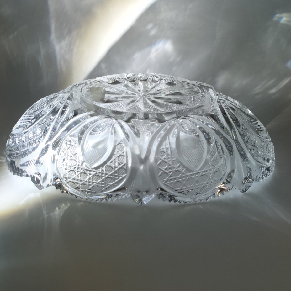 Конфетница (салатник) в форме ладьи с резным рельефным декором